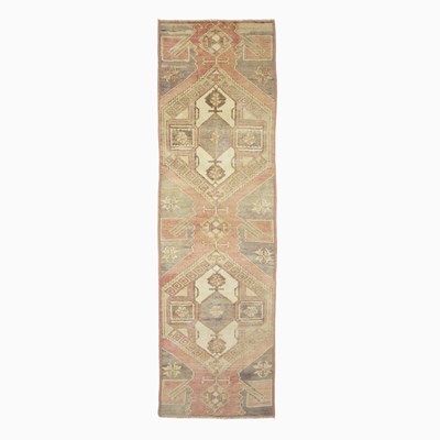 Lot 241 - Konya Runner