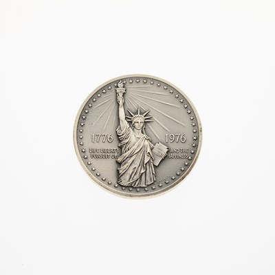 Lot 143 - United States. Bicentennial Medal. Silver. 76mm. Mint State.