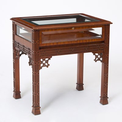 Lot 105 - Maitland-Smith Chippendale Style Mahogany Vitrine Table