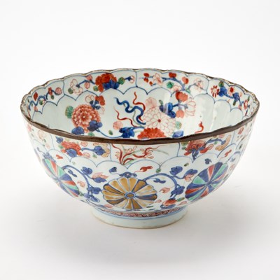 Lot 431 - A Chinese Export Imari-Style Porcelain Bowl