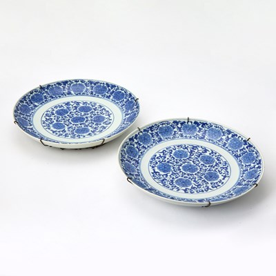 Lot 252 - A Pair of Chinese Blue and White Porcelain Dishes
