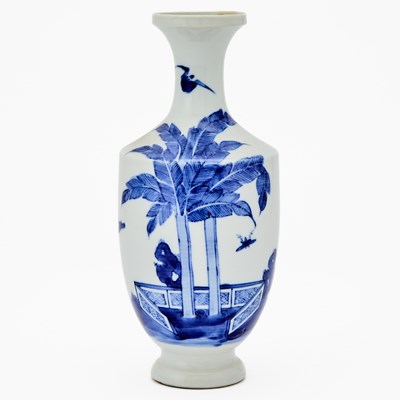 Lot 182 - A Chinese Blue and White Porcelain Vase