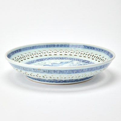 Lot 213 - A Chinese Reticulated Blue and White Porcelain Dish