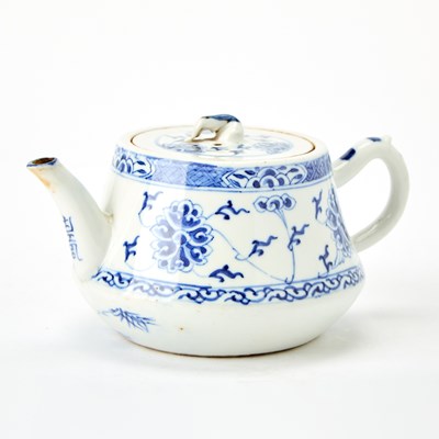 Lot 456 - A Chinese Blue and White Porcelain Teapot