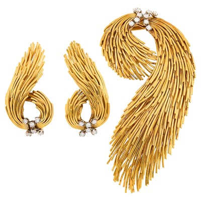 Lot 41 - Gold, Platinum and Diamond Spray Brooch and Pair of Earclips