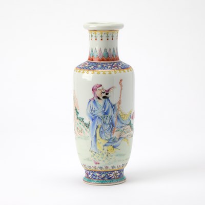 Lot 267 - A Chinese Famille Rose Porcelain Vase