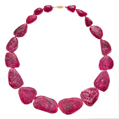 Lot 1248 - Ruby Bead Necklace with Gold Clasp