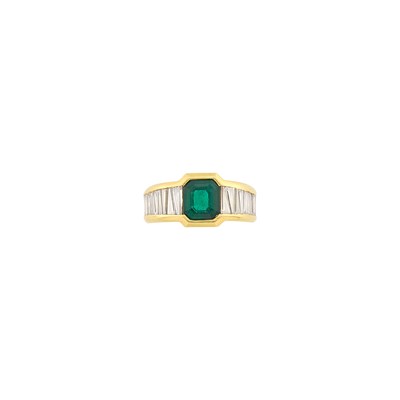 Lot 130 - Gold, Emerald and Diamond Ring