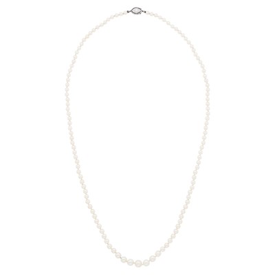 Lot 93 - Natural Pearl Necklace with Platinum and Diamond Clasp
