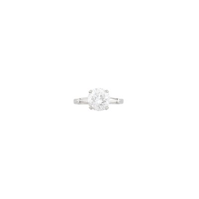 Lot 76 - Platinum and Diamond Ring