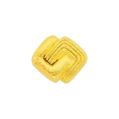 Lot 171 - David Webb Hammered Gold Brooch