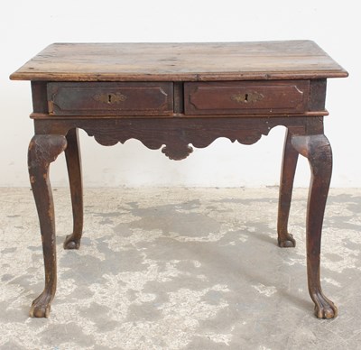 Lot 102 - Continental Dressing Table