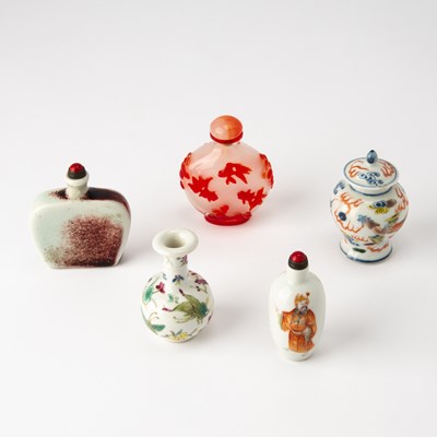 Lot 545 - A Group of Five Chinese Snuff Bottles and Miniature Vases