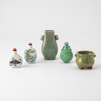Lot 514 - A Group of Five Chinese Snuff Bottles and Miniature Vessels