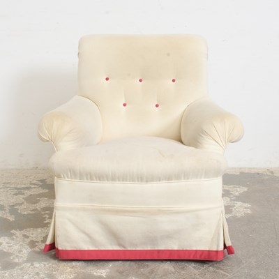 Lot 118 - Cream Upholstered Club Chair