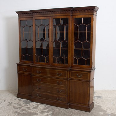 Lot 324 - Georgian Style Mahogany Breakfront