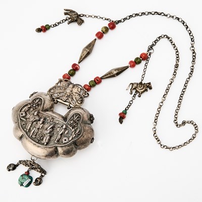 Lot 379 - A Chinese Silver Longevity Lock