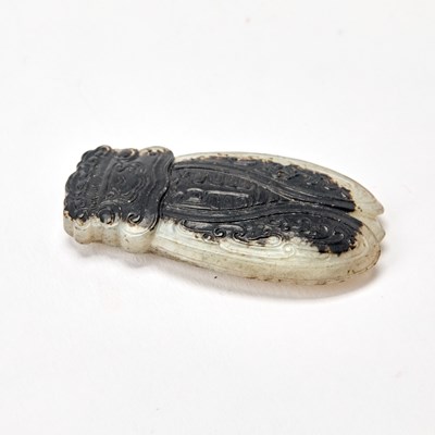 Lot 34 - A Chinese Celadon and Black Jade Figure of a Cicada