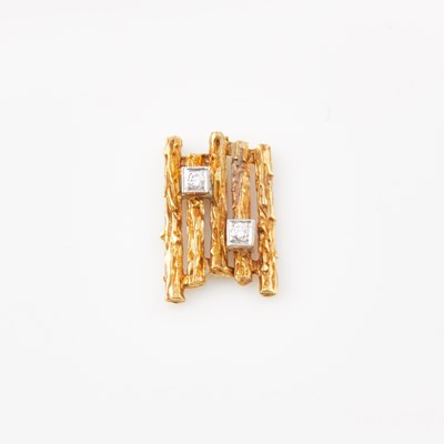 Lot 60 - Diamond Pendant, 2 diamonds, 14K 3 dwt., damaged