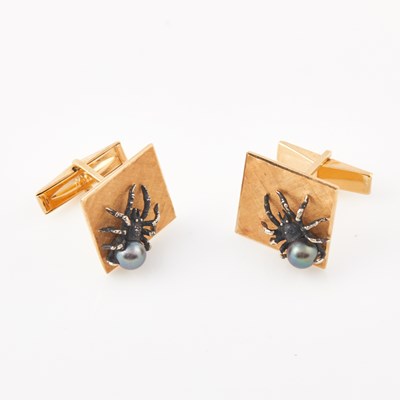 Lot 62 - Two Gold and Bead Cuff Links, 14K 9 dwt. all