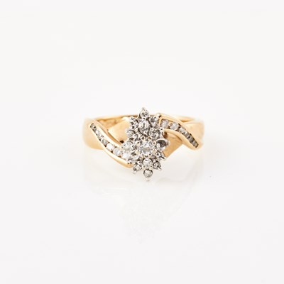 Lot 69 - Diamond Ring, 28 diamonds about 0.45 ct., 14K 3 dwt., stone missing and stone damaged