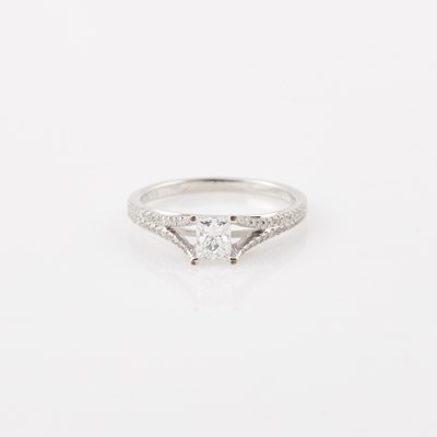 Lot 200 - Diamond Engagement Ring, center stone about 0.30 ct., 18K 1 dwt.