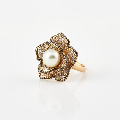 Lot 246 - Diamond and Bead Ring, 92 diamonds about 1.75 cts., 8 dwt. all, stone missing