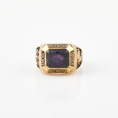 Lot 281 - Gold and Stone Ring, 10K 10 dwt. all