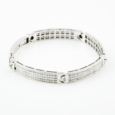 Lot 286 - Diamond Flexible Bracelet, 327 diamonds about 16.00 cts., 14K 23 dwt., stone missing