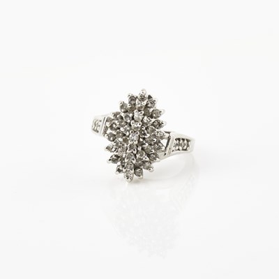 Lot 401 - Diamond Ring, 51 diamonds about 1.00 ct., 10K 4 dwt.