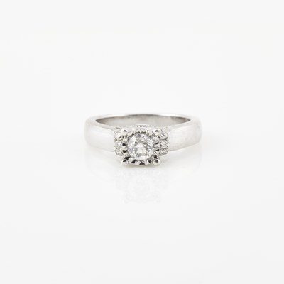 Lot 446 - Diamond Engagement Ring, 17 diamonds, center stone about 0.50 ct., 16 stones about 0.50 ct., 14K    4 dwt.