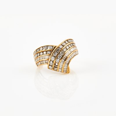 Lot 489 - Diamond Ring, 10K 3 dwt., stones missing