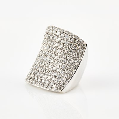 Lot 525 - Diamond Ring, 138 diamonds about 5.50 cts., 18K 17 dwt.