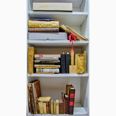 Lot 305 - Remains of a sprawling antiquarian collection