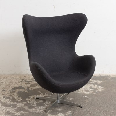 Lot 12 - Mid Century Modern Upholstered "Egg" Chair