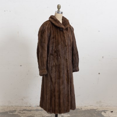 Lot 100 - Ladies Mink Coat