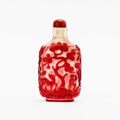 Lot 14 - A Chinese Red Overlay Glass Snuff Bottle