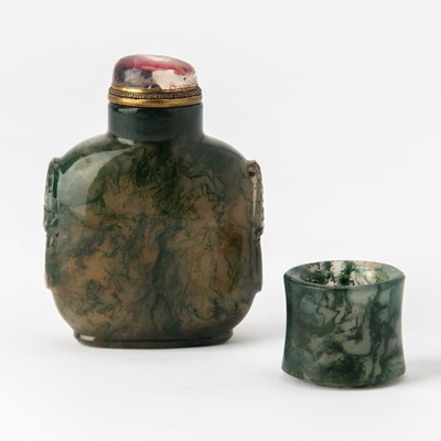 Lot 549 - A Chinese Moss Agate Snuff Bottle