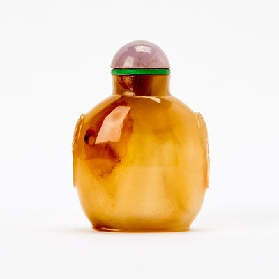 Lot 24 - A Chinese Carved Agate Snuff Bottle
