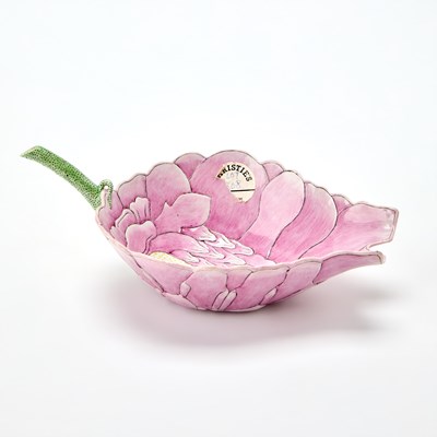 Lot 255 - A Chinese Enameled Porcelain 'Lotus' Water Dropper