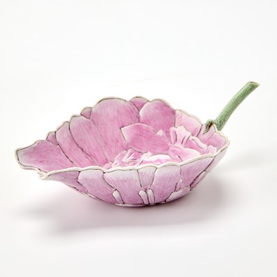 Lot 256 - A Chinese Enameled Porcelain 'Lotus' Water Dropper