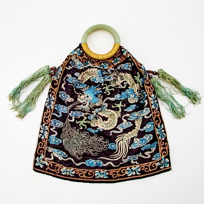 Lot 112 - A Chinese Silk Embroidery Pouch with a Pair of Celadon Jade Handles