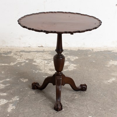 Lot 184 - Chippendale Style Mahogany Piecrust Tilt-Top Tea Table