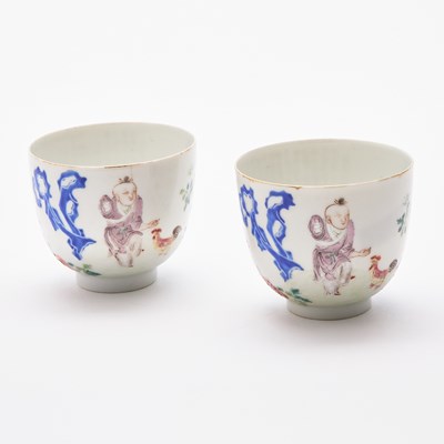 Lot 485 - A Pair of Chinese Enameled Porcelain Cups