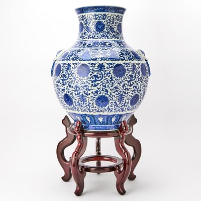 Lot 269 - A Chinese Blue and White Porcelain Twin-Handled Vase
