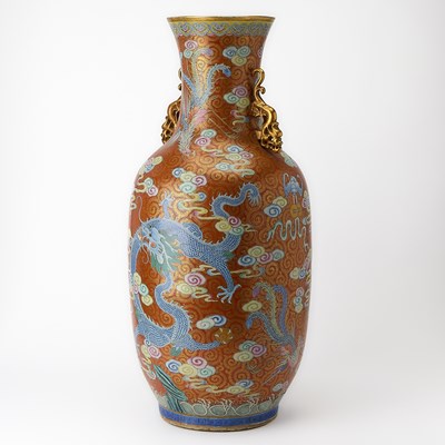 Lot 481 - A Large and Finely-Decorated Chinese Famille Rose Porcelain Vase