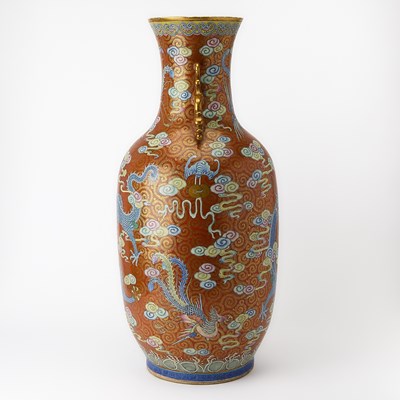 Lot 481 - A Large and Finely-Decorated Chinese Famille Rose Porcelain Vase