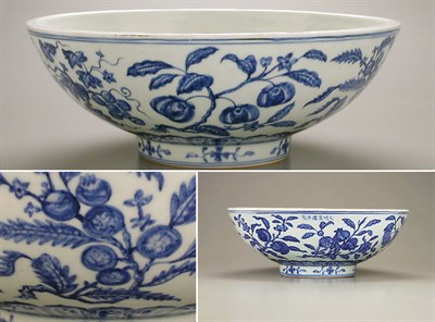 Lot 91 - BLUE AND WHITE PORCELAIN 'SIX FRUITS' BOWL Six-...