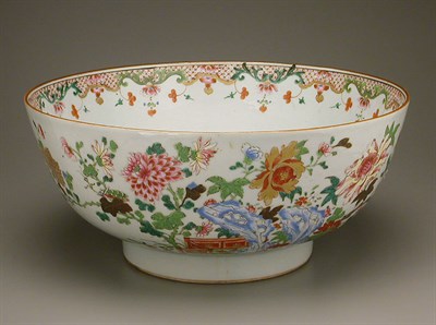 Lot 30 - CHINESE EXPORT FAMILLE ROSE PORCELAIN BOWL...
