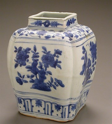 Lot 95 - BLUE AND WHITE PORCELAIN SQUARE JAR Jiajing...